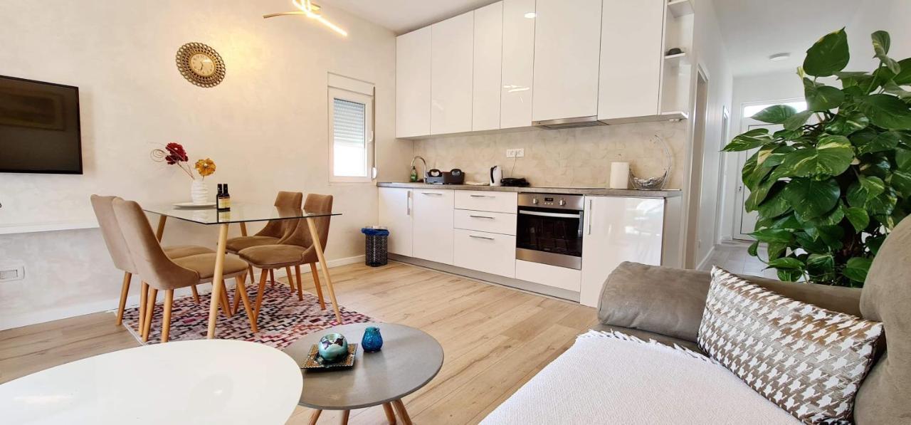 Apartments Тиват Екстериор снимка
