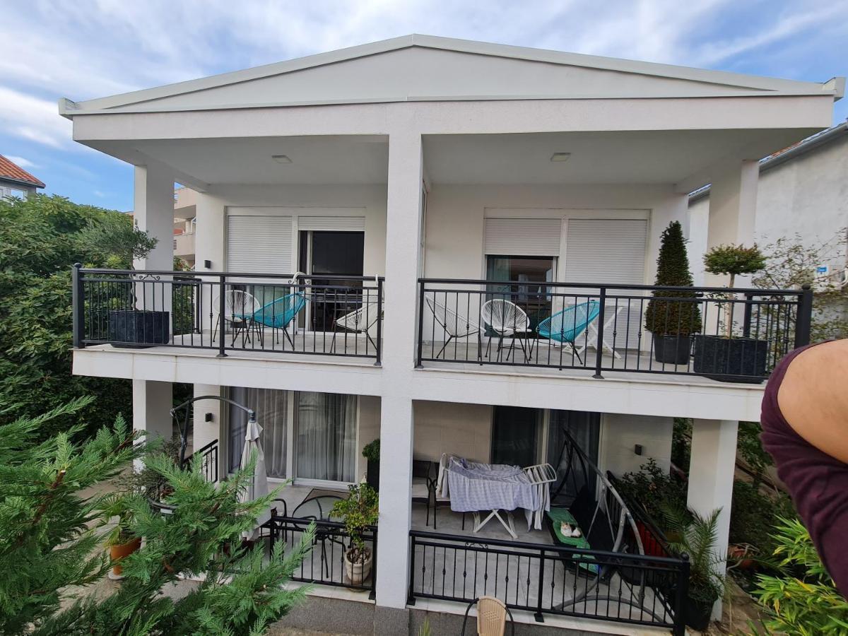 Apartments Тиват Екстериор снимка