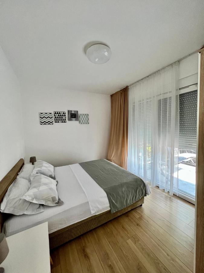 Apartments Тиват Екстериор снимка