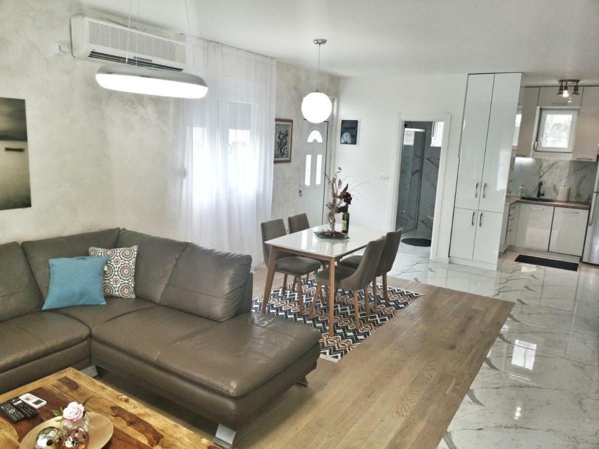 Apartments Тиват Екстериор снимка