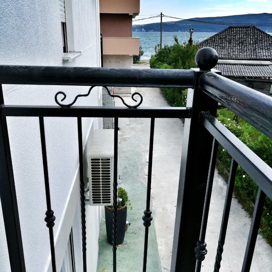Apartments Тиват Екстериор снимка